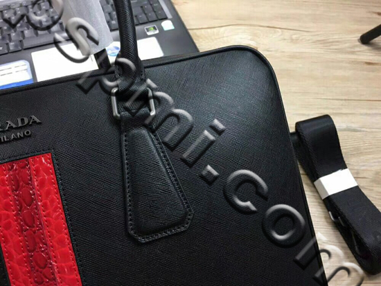 プラダバッグ素材ディテール
